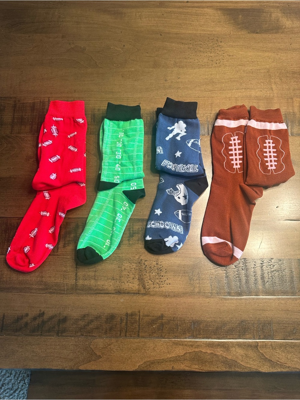 Men's Football-Themed Crew Socks - M